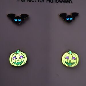 *Sale* New 2 Pairs Baublebar Bat Pumkin Glow In The Dark Earrings Halloween